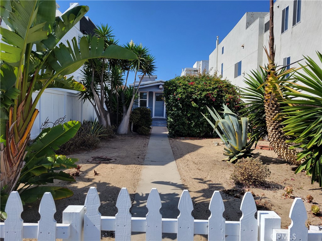 1245 W Balboa Boulevard Property Photo 15