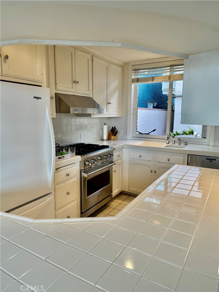 1009 N Bay Front Property Photo 9