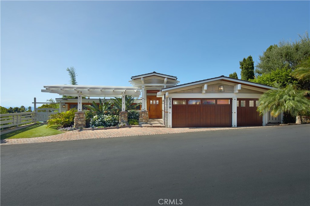 630 Diamond Street Property Photo 3