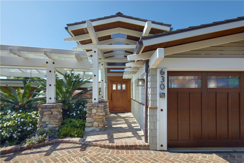 630 Diamond Street Property Photo 4