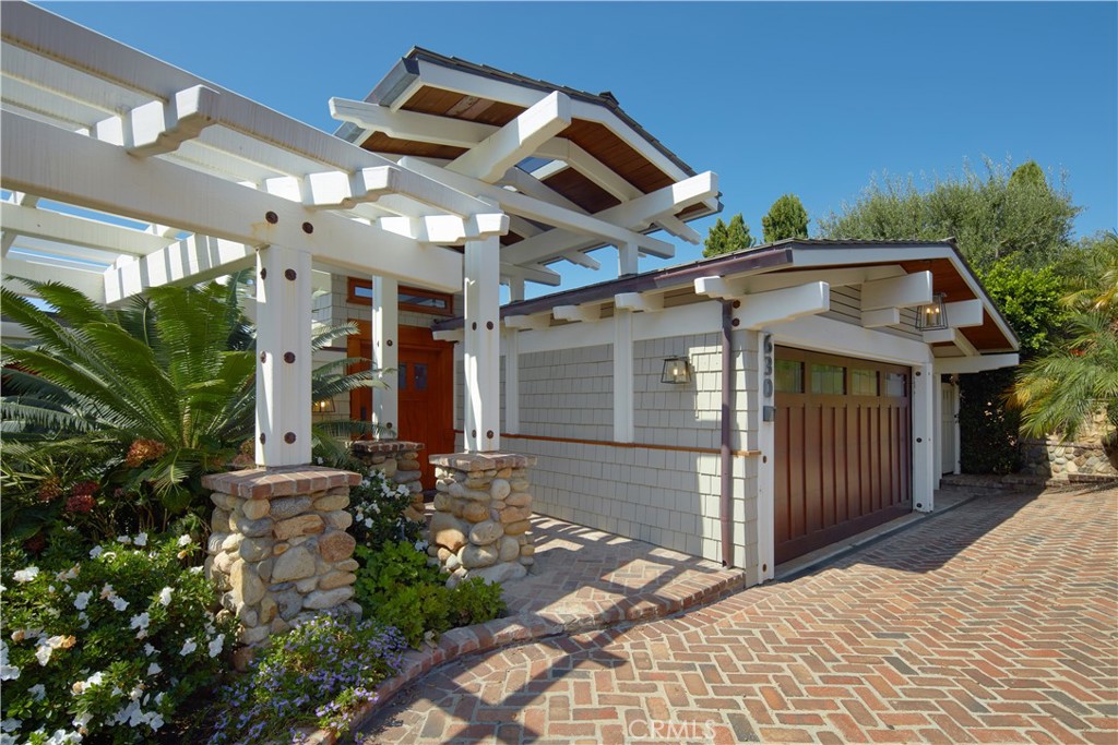 630 Diamond Street Property Photo 5