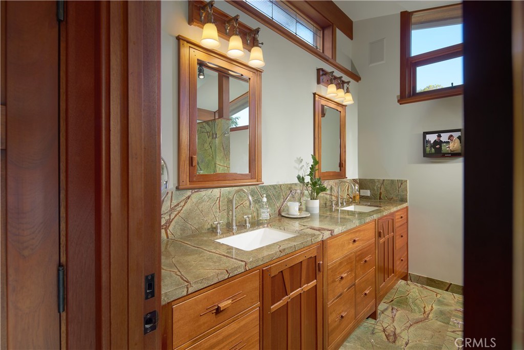 630 Diamond Street Property Photo 29