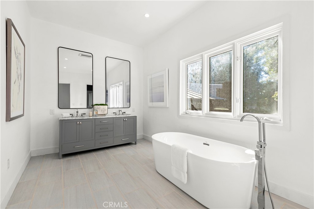 9625 Oak Pass Road Property Photo 10