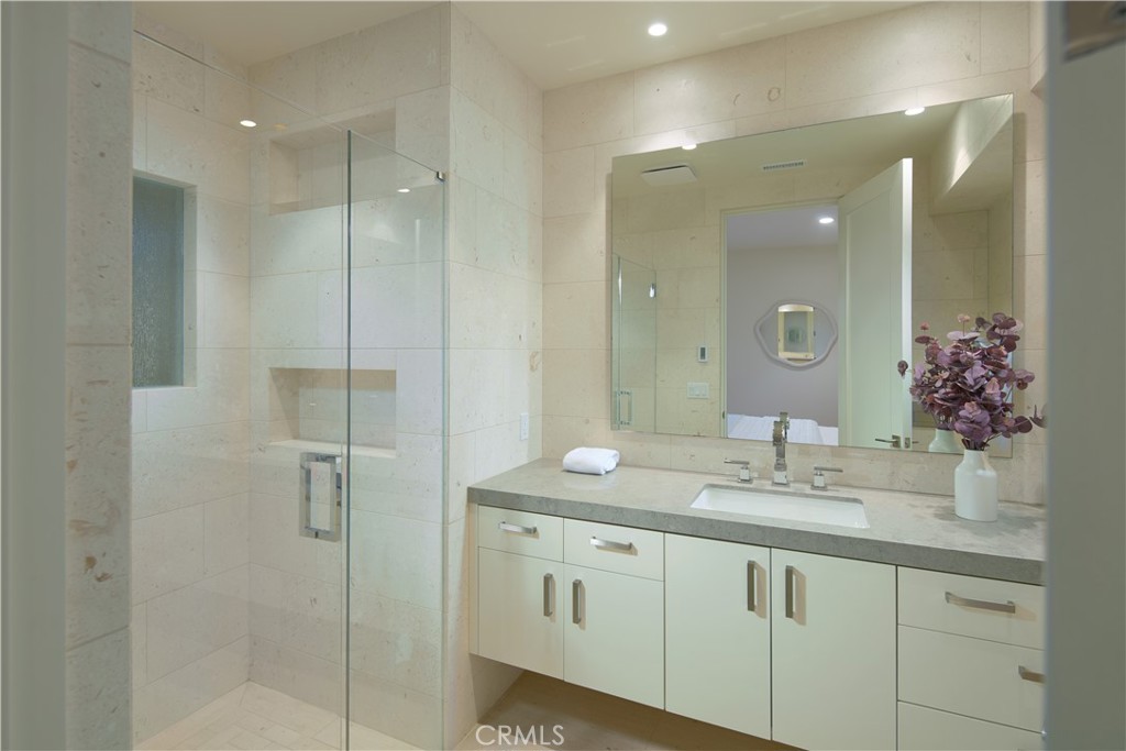 33 Bay Drive Property Photo 25