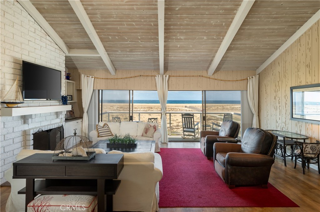 1303 E Balboa Boulevard Property Photo 2