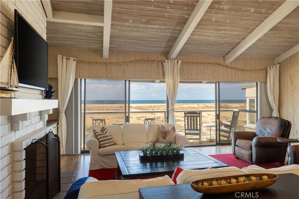 1303 E Balboa Boulevard Property Photo 4