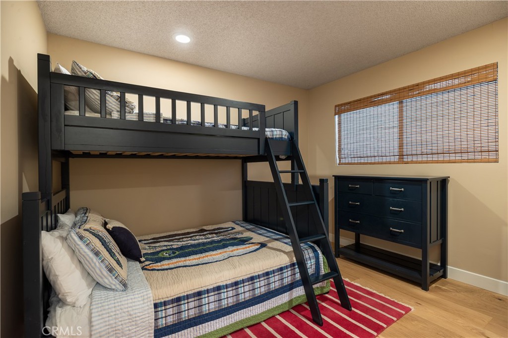 1303 E Balboa Boulevard Property Photo 23