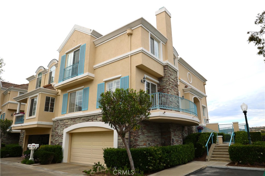 22 Chandon Property Photo 1