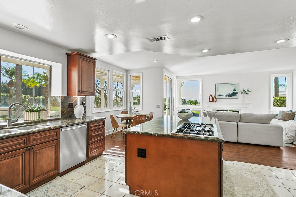 19 Harbor Pointe Property Photo 23
