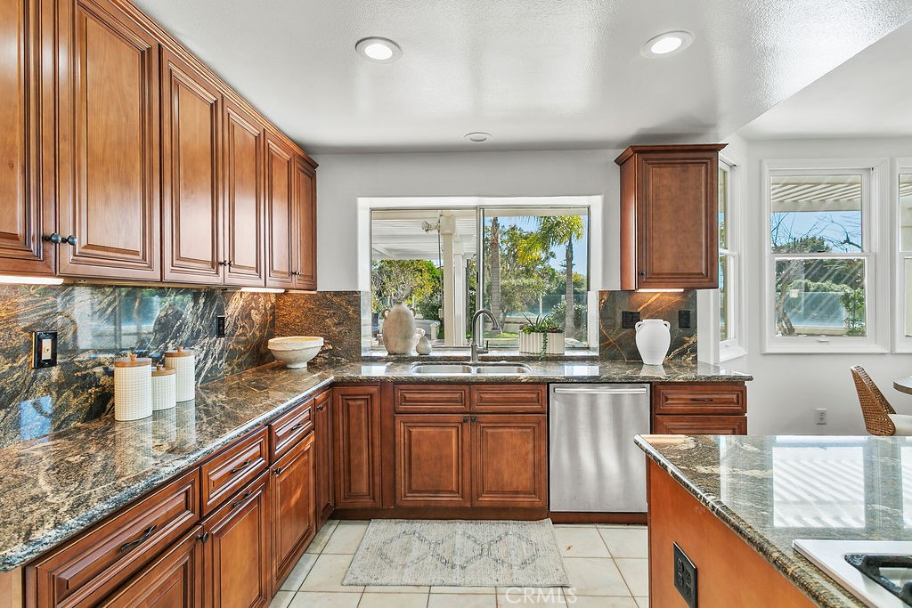 19 Harbor Pointe Property Photo 24