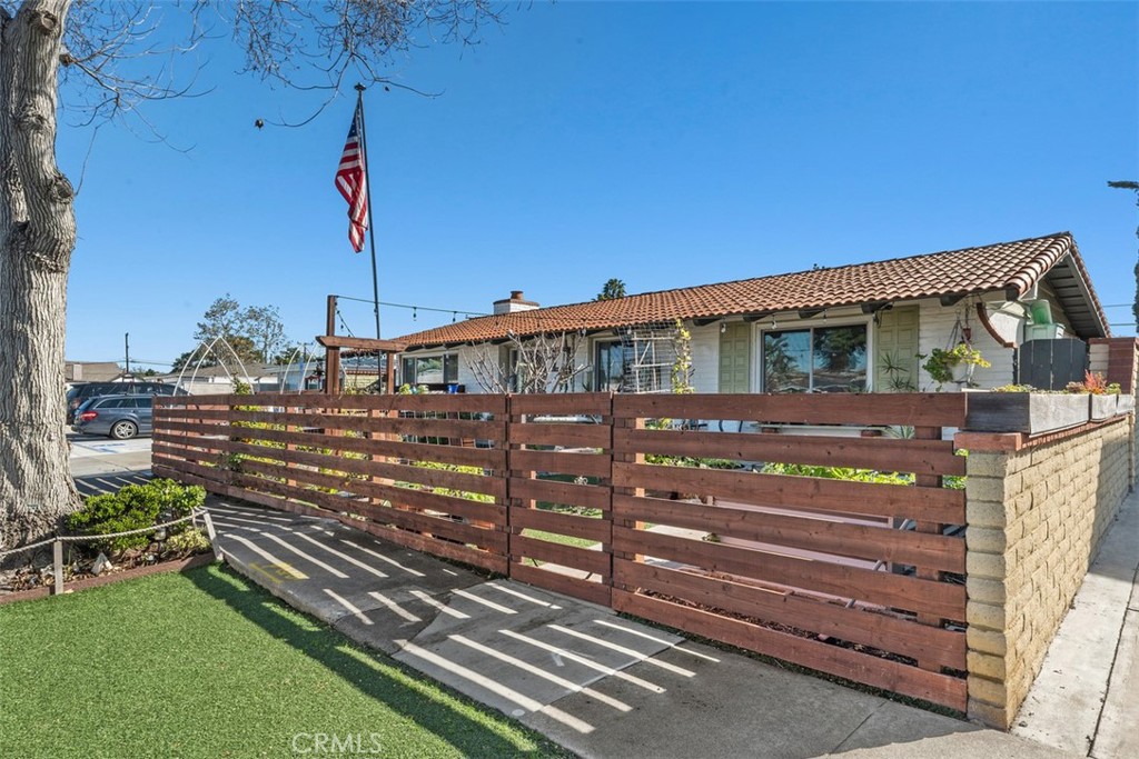 20292 Riverside Property Photo 4