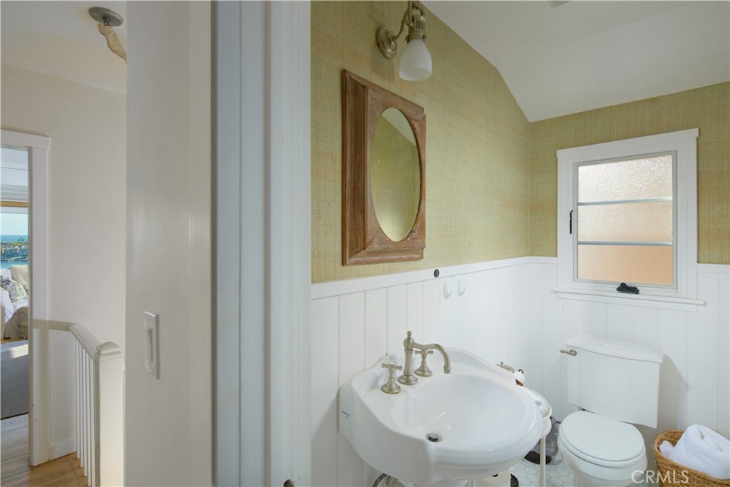2235 Pacific Drive Property Photo 19