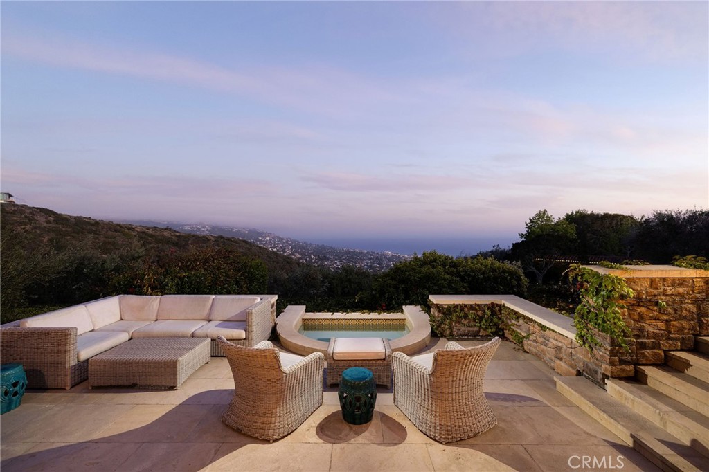 1302 Skyline Drive Property Photo 1
