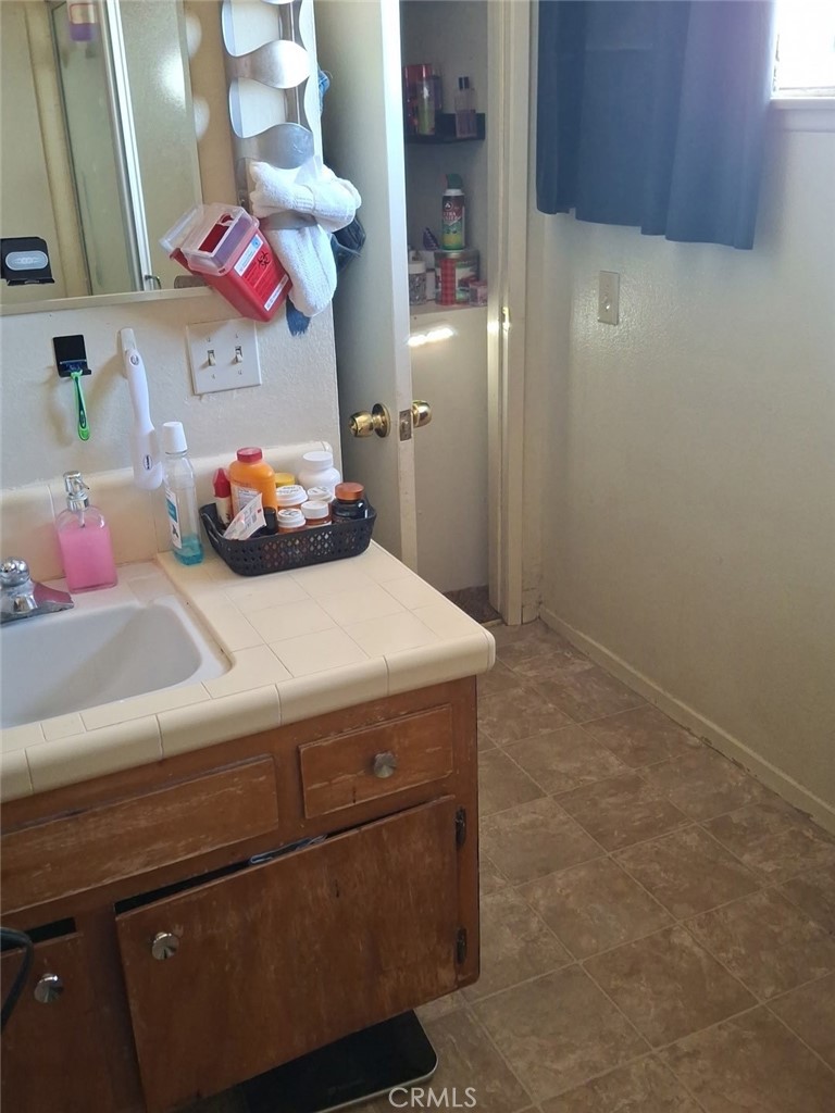 15847 Fresno Property Photo 10