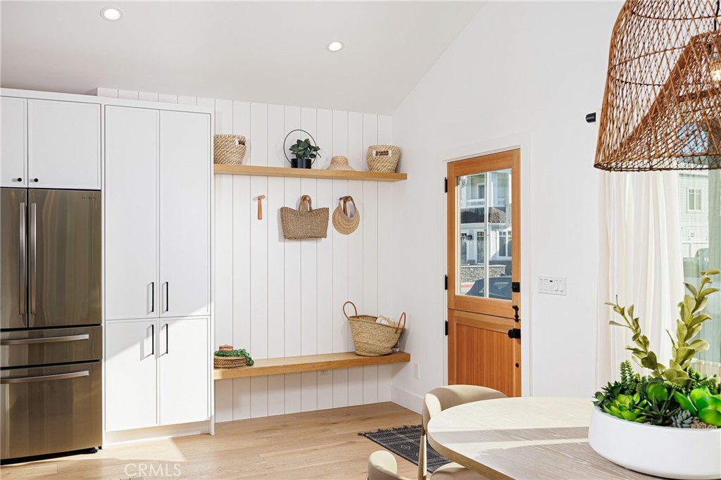122 E Bay Avenue Property Photo 2