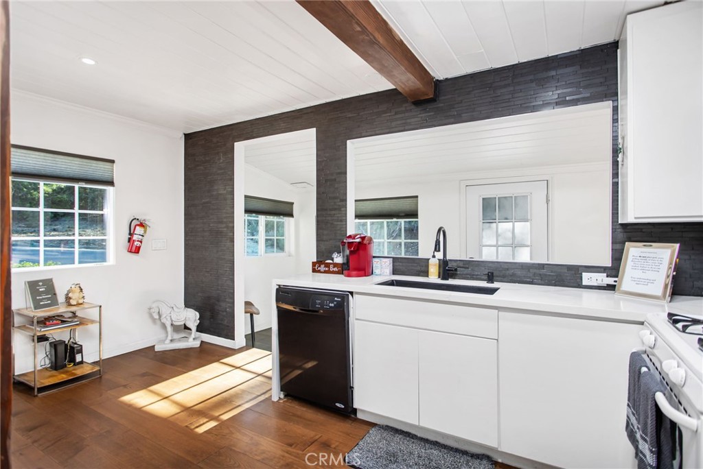 801 Cameron Property Photo 34