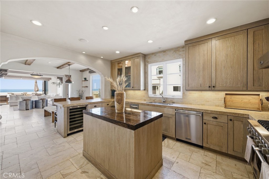 3715 Seashore Drive Property Photo 4