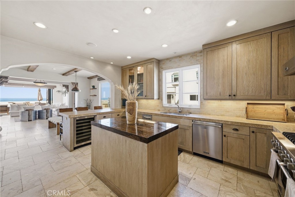 3715 Seashore Drive Property Photo 4