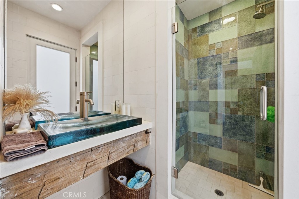 3715 Seashore Drive Property Photo 21