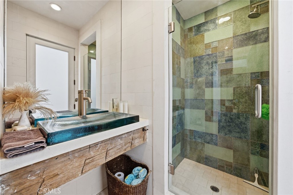 3715 Seashore Drive Property Photo 21