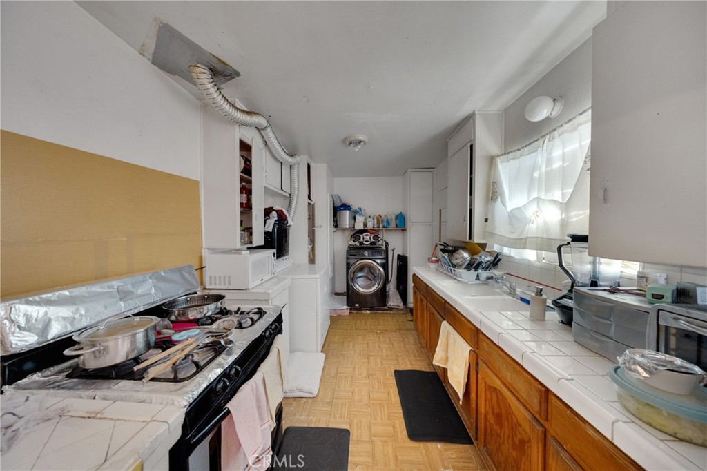 3218 Euclid Property Photo 7
