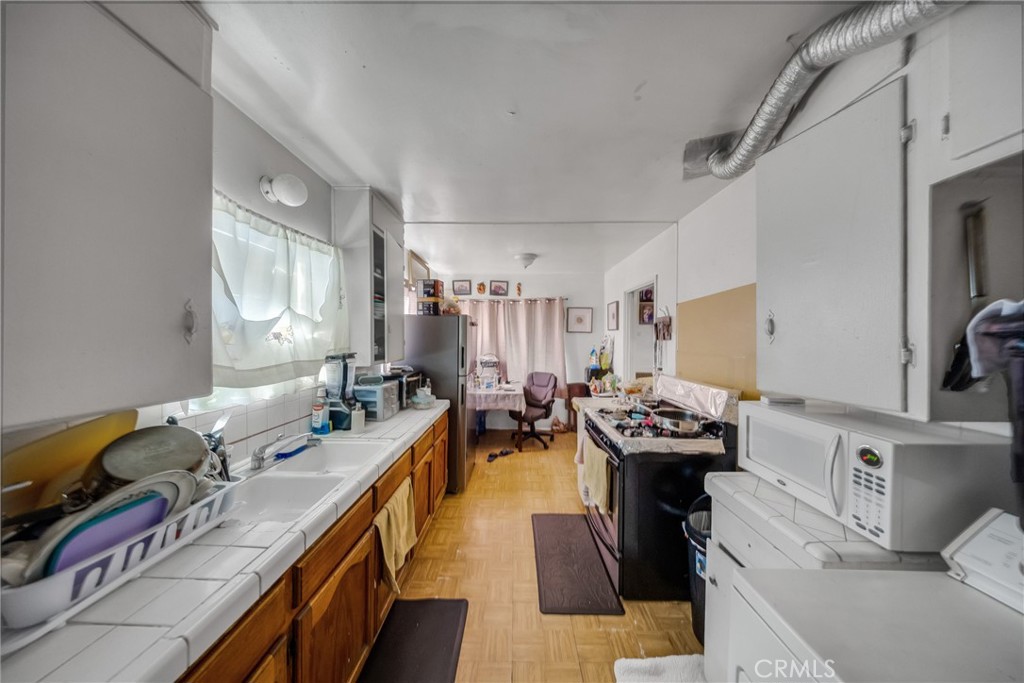 3218 Euclid Property Photo 8