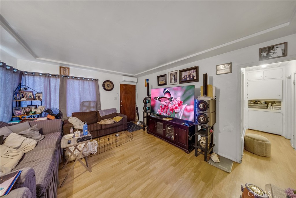 3218 Euclid Property Photo 9