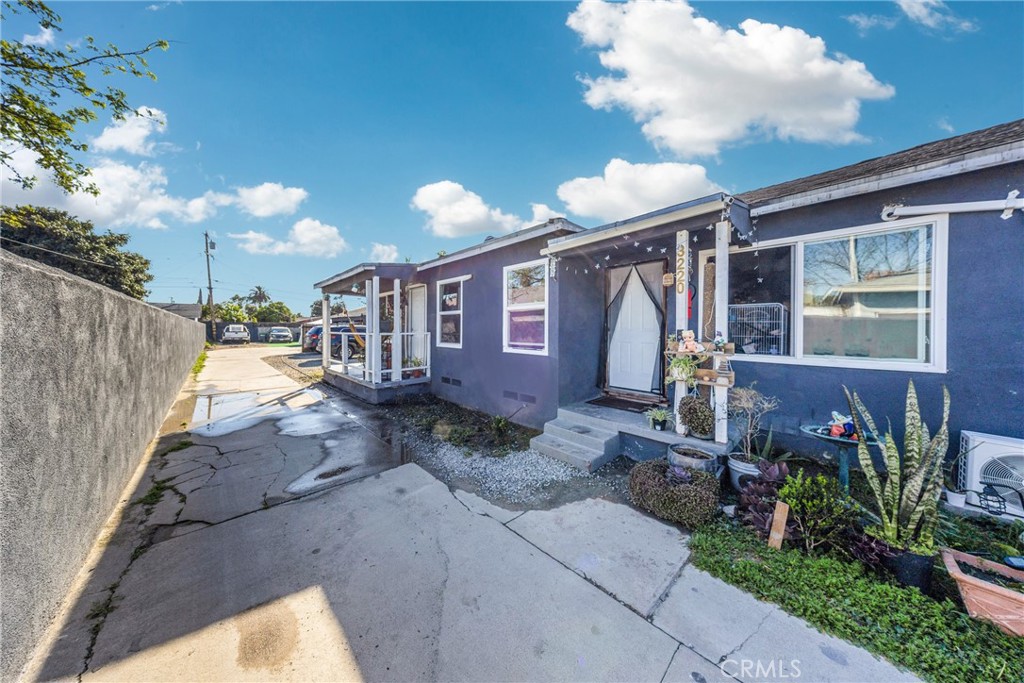 3218 Euclid Property Photo 11