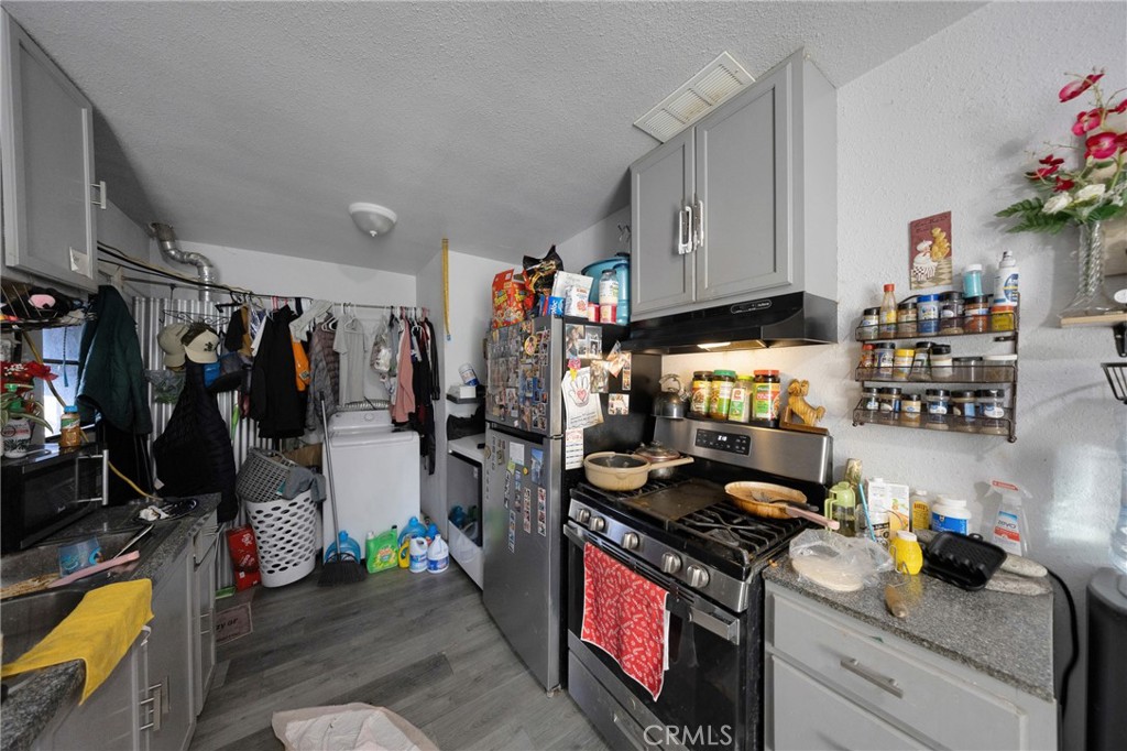 3218 Euclid Property Photo 15