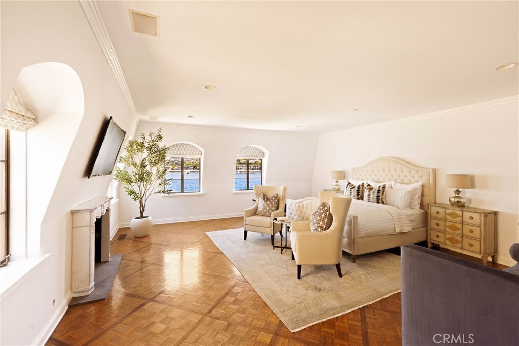 2116 E Balboa Boulevard Property Photo 24