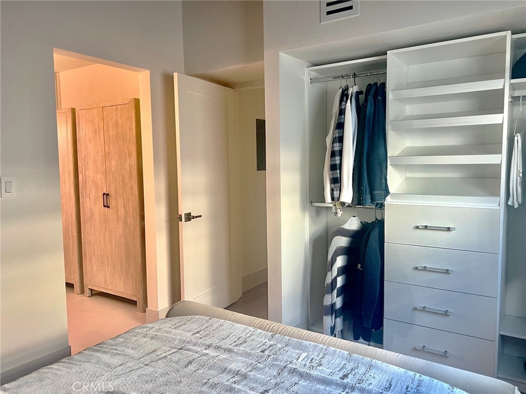 24 Saratoga Property Photo 18