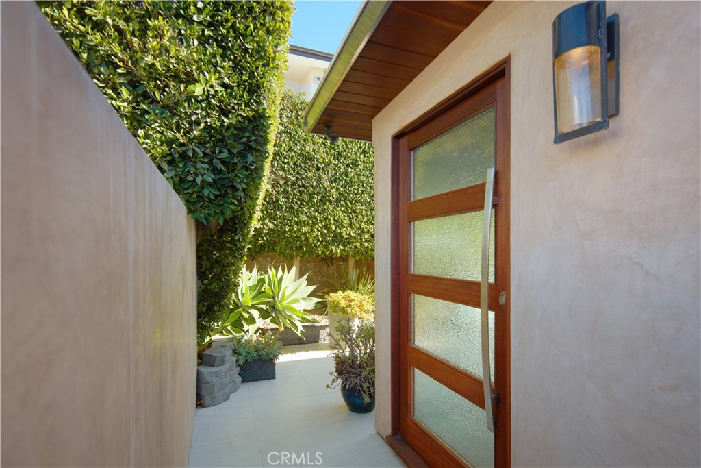 2680 Victoria Drive Property Photo 4