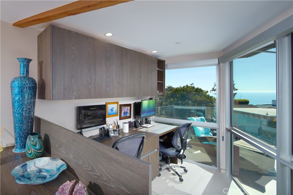 2680 Victoria Drive Property Photo 10