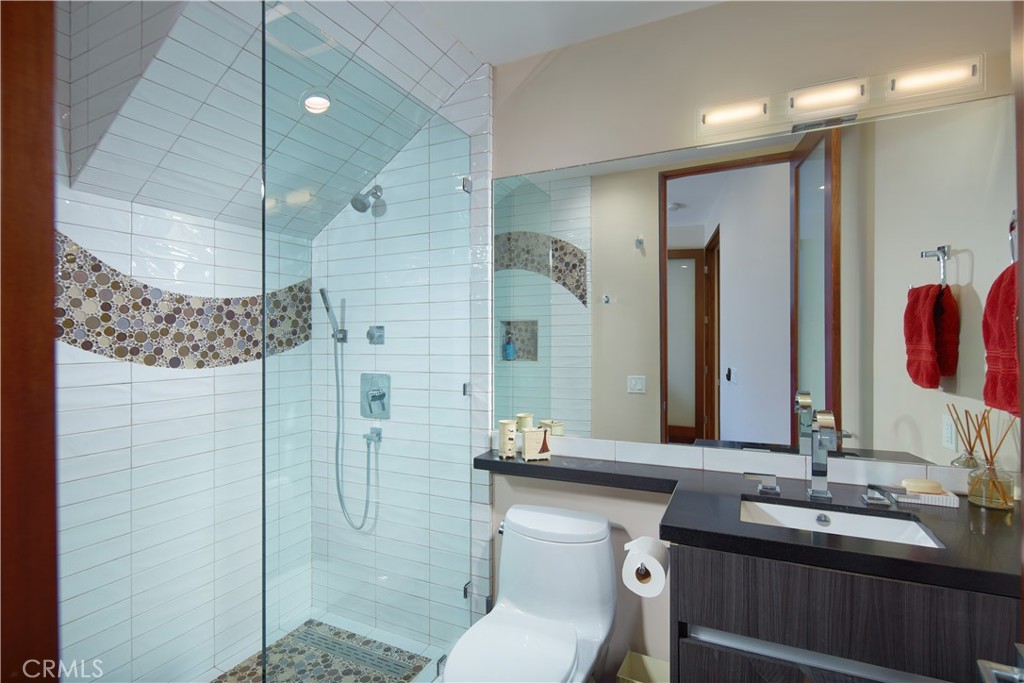2680 Victoria Drive Property Photo 28