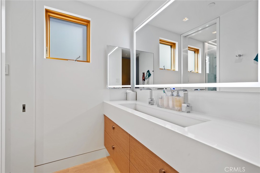1509 E Bay Avenue Property Photo 21
