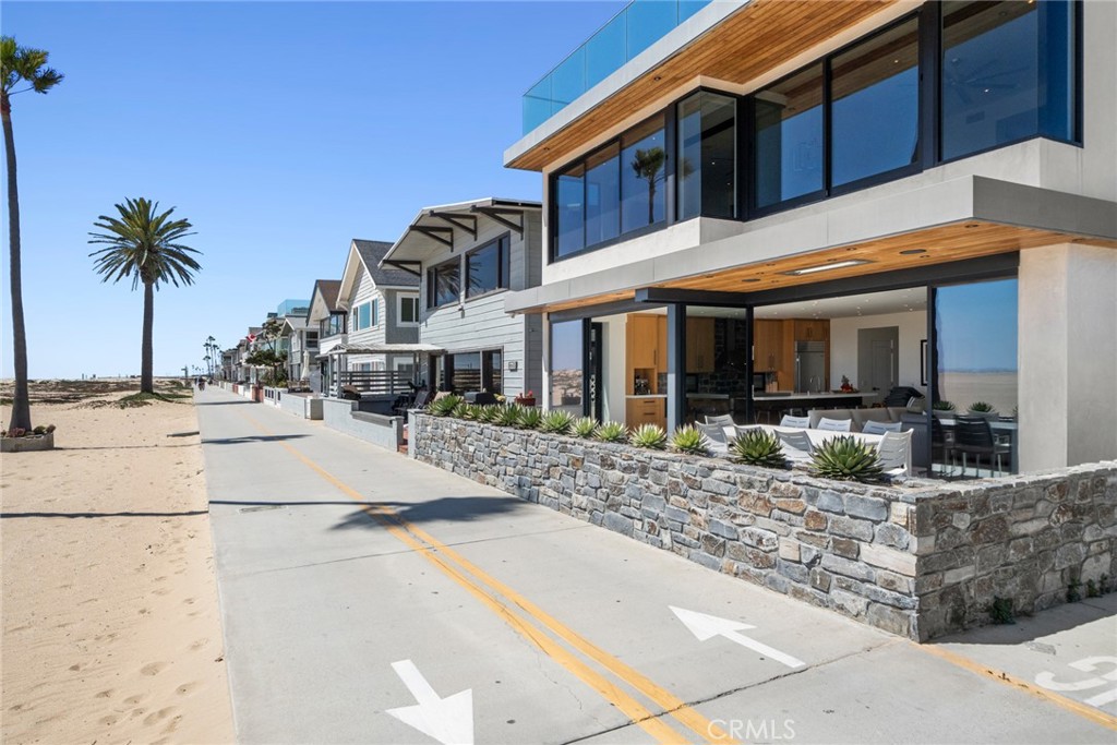 800 W Oceanfront Property Photo 2