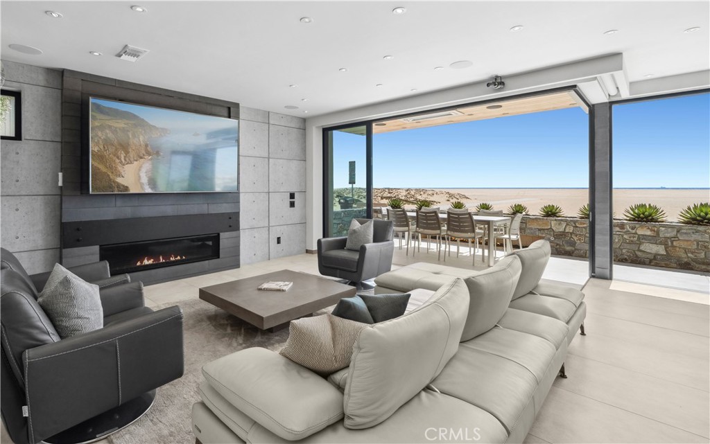 800 W Oceanfront Property Photo 5