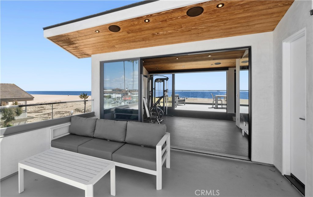 800 W Oceanfront Property Photo 20