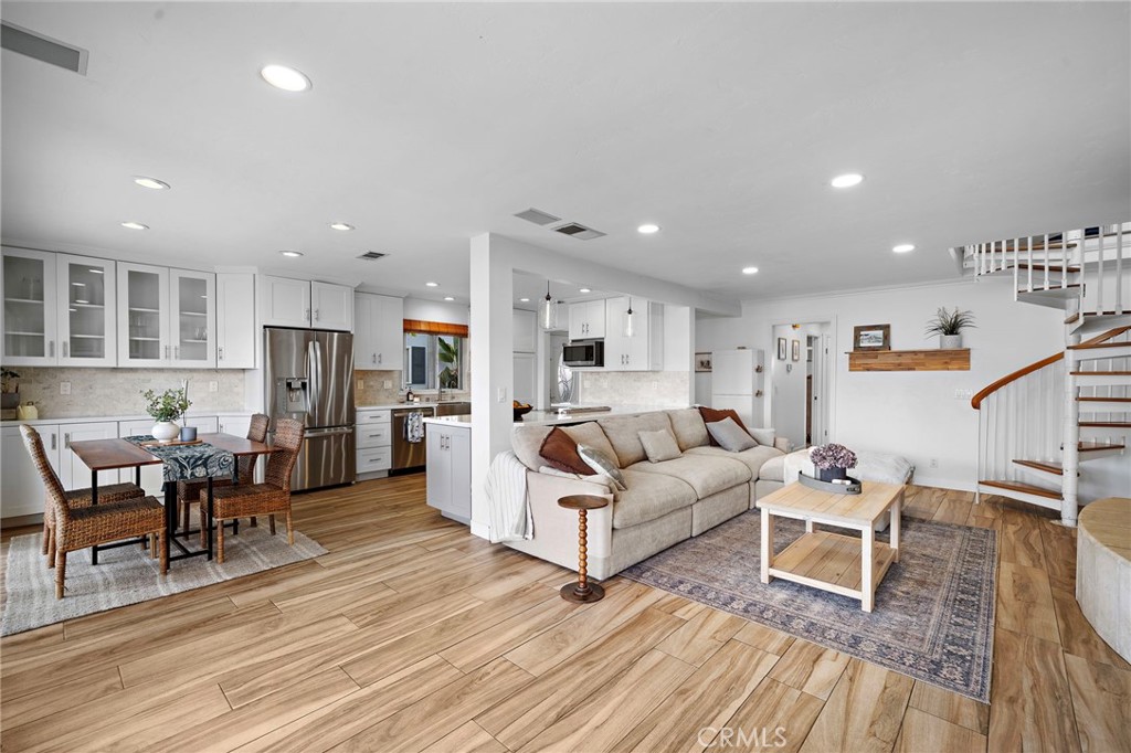 2528 University Drive Property Photo 1