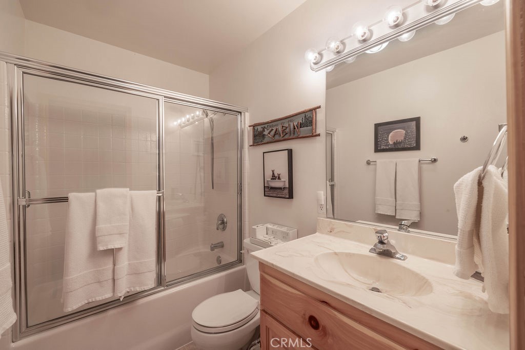 712 Villa Grove Property Photo 20