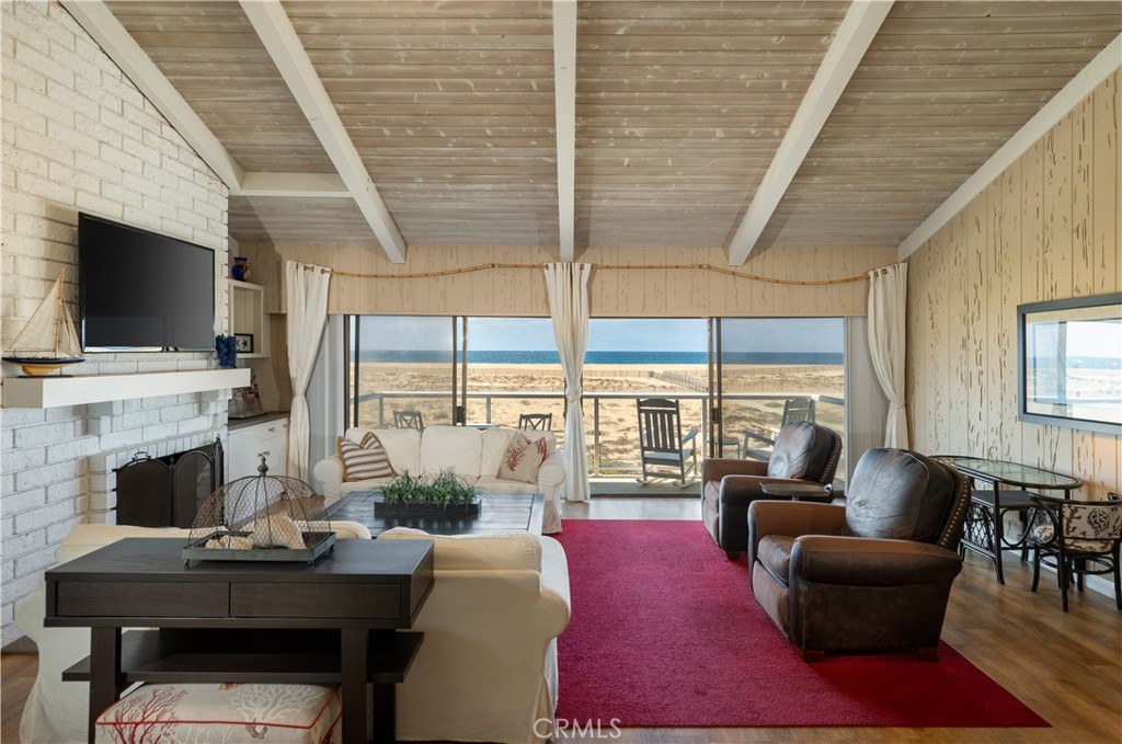 1303 E Balboa Boulevard Property Photo 2