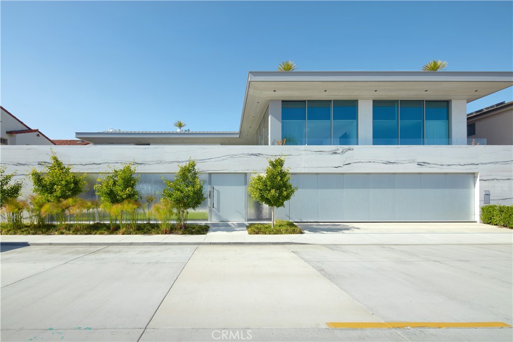 1220 W Bay Avenue Property Photo 2
