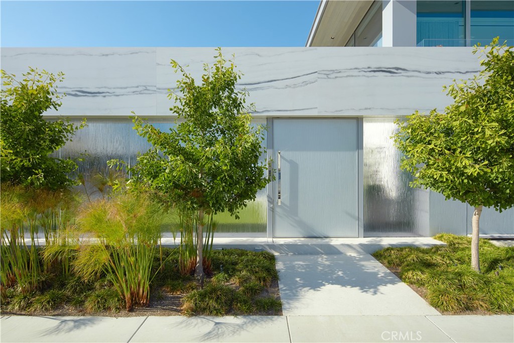 1220 W Bay Avenue Property Photo 3