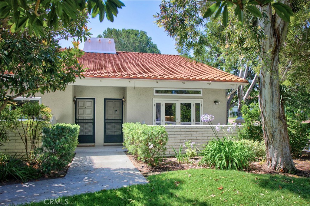 824 Via Alhambra D Property Photo 1