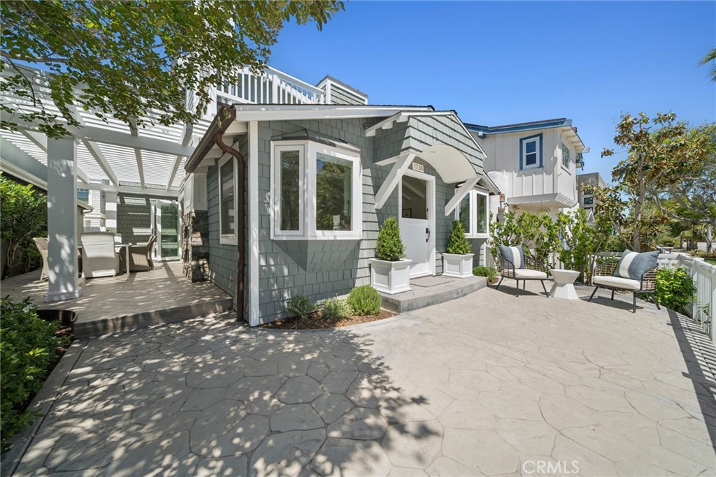 1730 E Ocean Boulevard Property Photo 2