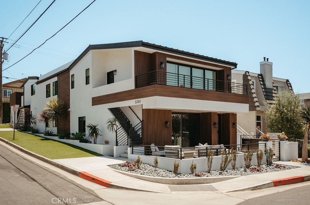 520 Iris Property Photo 1