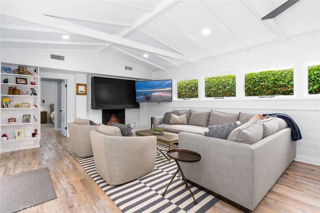 129 Via Nice Property Photo 6