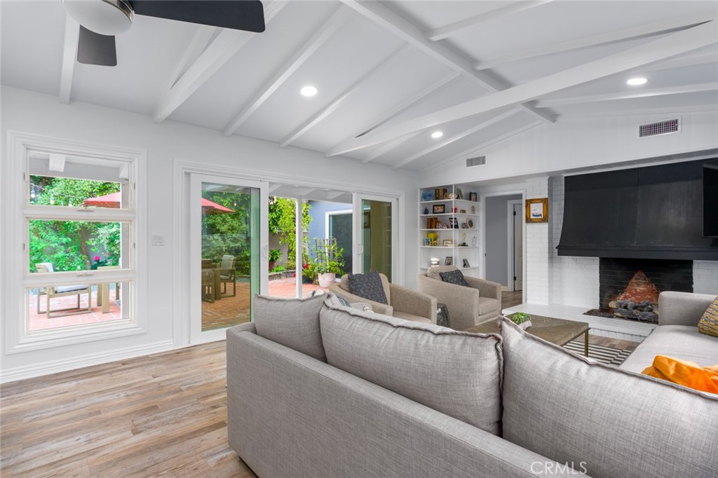 129 Via Nice Property Photo 7