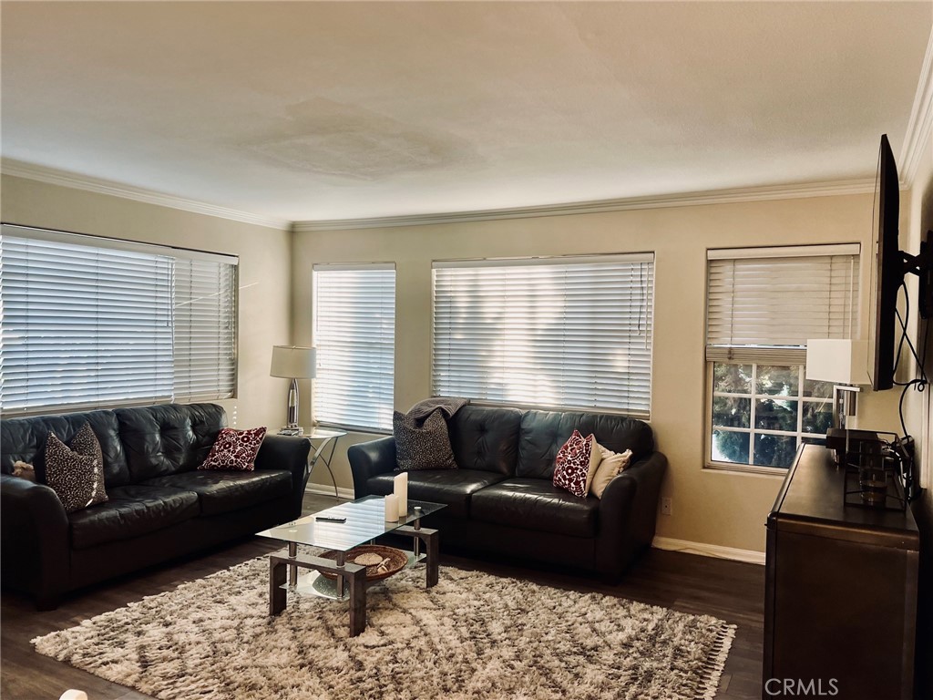 498 Park Ave Property Photo 4