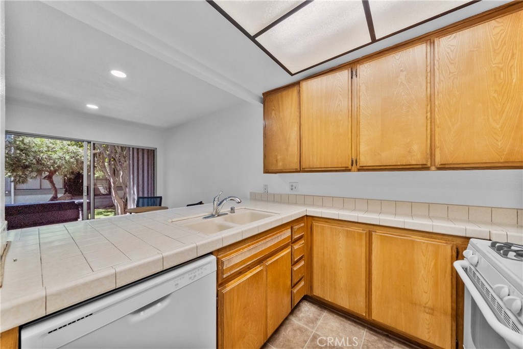 16932 Pacific Coast Highway 102 Property Photo 7